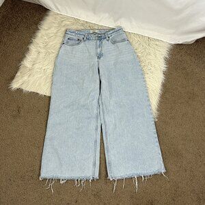 Abercrombie & Fitch Wide Leg Jeans Curve Love 8 Frayed Cuffs Light Wash (SPOTS)